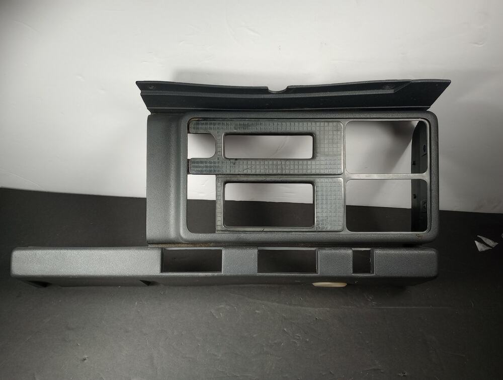 10030310 82-89 Pontiac Firebird Dash Panel Air Vent Assembly Trunk Defrost Bezel